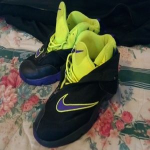 Nike size 10 Gloves The Glove